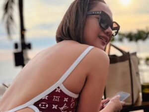 Berita artis: Artis Bunga Citra Lestari baru saja mengunggah sebuah foto seksi di laman instagramnya yang mmeperlihatkan punguggung mulusnya.