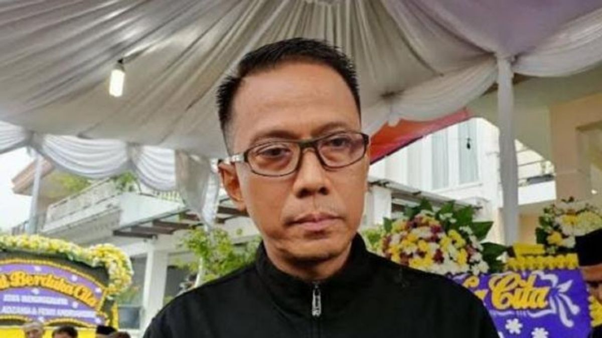Berita artis: Doddy Sudrajat ungkap memang semoat menangis saat digugat cerai oleh sang istri, puput saat dirinya mengalami banyak masalah.