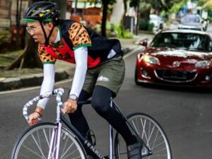 Berita artis: dr Tirta gowes dengan bersepeda dari Jogja ke Jakarta seorang diri dan singgahi sejumlah wilayah di pulau Jawa.