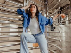 Berita artis: Netizen puji Febby Rastanty yang dinilai selalu kece dalam style apapun, bisa keca dan feminism sekaligus