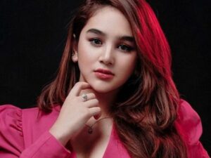 Berita artis: Hana Hanifah mengaku jomblo dan ingin punya ayang, netizen berlomba ingim dapatkan wanita cantik ini.