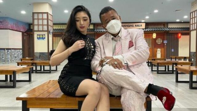 Berita artis: Kenalin, ini aspri ke-20 milik Hotman Paris yang miliki wajah cantik layaknya boneka Barbie buat netizen terpana.