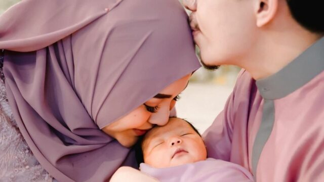 Berita artis: Aurel Hermansyah mengungkapkan sikap sang suami Atta Halilintar yang begitu posesif terhadap putri pertamanya Ameena Hanna Nur Atta.