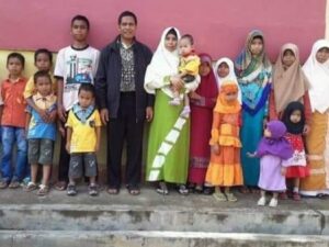Berita terbaru: Pasutri di Sulawesi Tenggara ini memiliki 16 orang anak, dan anak-anak mereka semua menjadi penghapal Alquran
