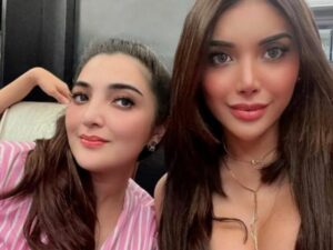 Berita artis: Millen Cyrus lakukan foto selfie dengan artis cantik Ashanty, ia pun disebut mirip dengan keponakannya itu, Selasa 1 Maret 2022.