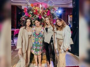 Berita artis: Nagita Slavina launching koleksi Dashing Blooming, netizen salah fokus pada kaki mulus serta wajah awet mudanya.