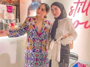 Berita artis: Penampilan Shandy Purnamasari jadi sorotan netizen saat menghadiri acara launching baju Nagita Slavina.