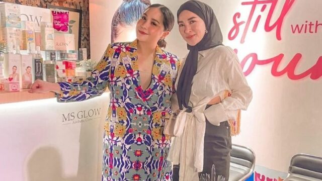 Berita artis: Penampilan Shandy Purnamasari jadi sorotan netizen saat menghadiri acara launching baju Nagita Slavina.