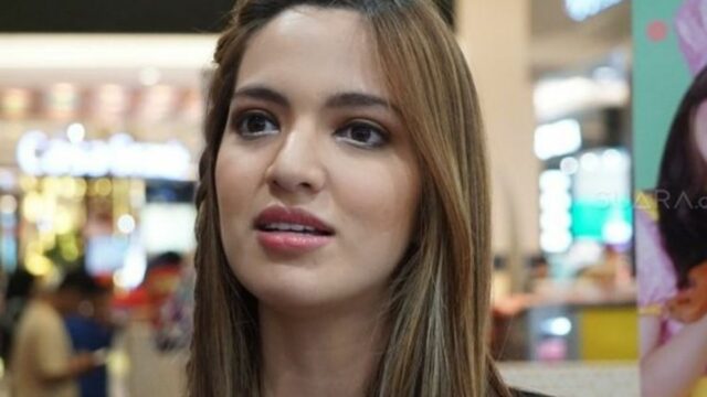 Berita artis: Nia Ramadhani dikabarkan menggugat cerai Ardi Bakrie, pengakuan pilu Nia Ramdhani pun tersebar setelah 12 tahu beruma tangga.