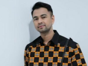 Berita artis: Raffi Ahmad belikan tas Hermes seharga Rp 1,1 Miliar saat dirinya merasa gabung dan iseng yang membuat warganet heboh, Sabtu (19/3/2022).