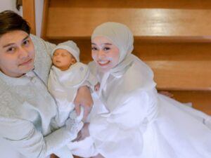 Berita artis : Pasangan Rizki Billar dan Lesti Kejora datang kunjungi baby Ameena, anak pertama pasangan Aurel Hermansyah dan Atta Halilintar