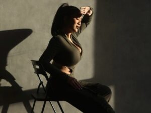 Berita artis: Tante Ernie unggah foto seksi terbaru, netizen ngadu jika sering terbayang sosok pemersatu bangsa ini.