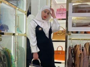 Berita artis: Takut lipstick hilang, Tasyi Atasya pilih tidak pernah makan apapun saat menghadiri sebuah kondangan.