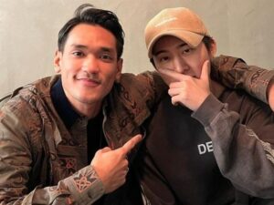 Berita terkini: melalui instagram pribadinya, Afgan membagikan potret dirinya bersama dengan B.I eks boy grup Korea Selatan, iKON.  