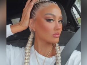 Berita artis: Wajah baru Agnez Mo yang terlihat berbeda dari wajah yang biasanya jadi sorotan warganet yang menuai berbagai komentar.