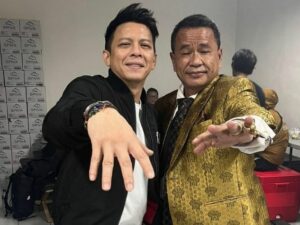 Berita artis: Hotman Paris pertanyakan pada netizen siapakah yang lebih ganteng, sultan, dan paling playboy antara Hotman dan Ariel NOAH.