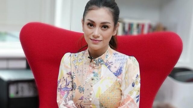 Berita artis terbaru: Unggah foto saat liburan bersama anaknya, benarkan Celine Evangelista berniat mencari papa baru?.