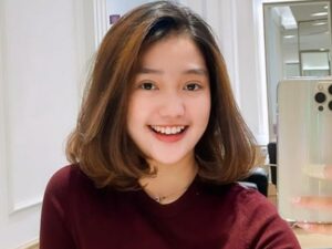 Berita artis: Chandrika Chika ditunding sebagai wanita yang membuat Bos PS Store Putra Siregar masuk ke dalam penjara.