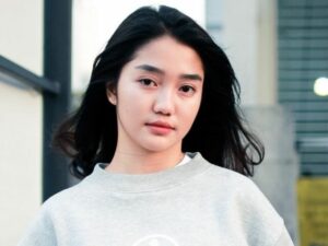Berita artis: Artis muda Chika Chandrika dikabarkan sudah tidak perawan lagi dengan lakukan open BO seharga 20 juta, padahal usia masih 18 tahun.