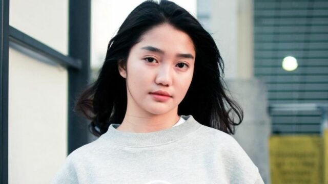Berita artis: Artis muda Chika Chandrika dikabarkan sudah tidak perawan lagi dengan lakukan open BO seharga 20 juta, padahal usia masih 18 tahun.