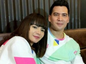 Berita artis: Dinar Candy dikabarkan sudah dilamar oleh Ridho Ilahi di depan ayah kandung Dinra, Bapak Hj Acep, Jumat (22//4/2022).