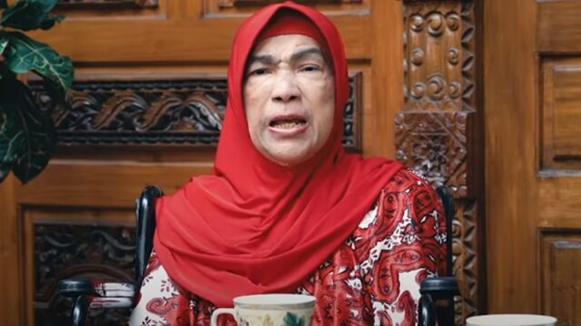Berita terkini: keluarga kandung Dorce Gamalama diminta untuk segera melunasi hutang piutangnya yang tinggalkan sebelum meninggal.