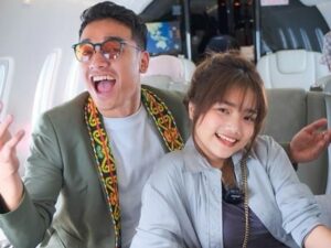 Berita artis: Fadly Faisal dan Rebecca Klopper memparodikan gaya pacaran Tegar dan Nadya. Fuji berkomentar tidak akui Fadly sebagai kakak.