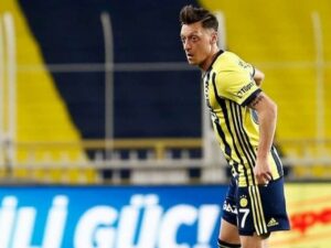 Berita bola: Dibekukan Fenerbahce, Mesut Ozil Menuju Liga Amerika Serikat
