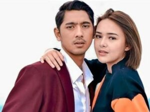 Berita artis: Arya Saloka Cium Mesra Lengan Amanda Manopo dalam Mobil