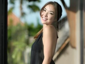 Berita artis:  potret terbaru Gisella Anastasia dituding warganet tidak memakai bra karena ada sesuatu yang menyebul di area sensitifnya.