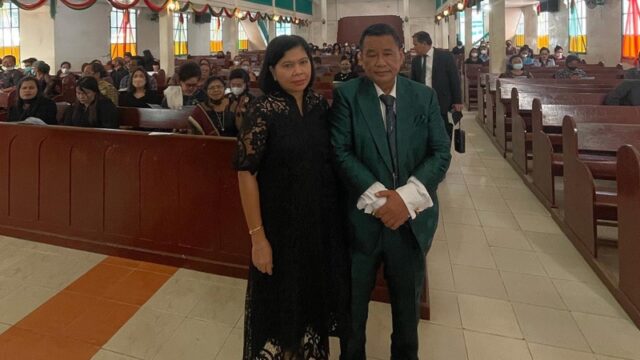 Berita artis: Setelah ucapkan kata sayang pada wanita lain, Hotman Paris kini unggah video kebersamaan dengan sang istri.