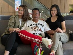 Berita artis: Hotman Paris dikabarkan sudah memiliki asisten pribadi sebanyak 39 orang, hal itu diketahui dari unggahan terakhirnya bersama dengan Aspri ke-39.