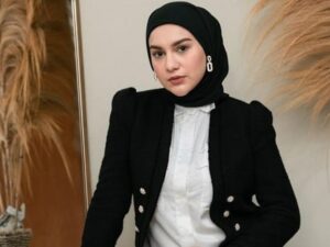Berita artis: Irish Bella sering dibully teman-teman sekolahnya karena nama lengkapnya yang cukup bule yakni Yrish Jetty Dirk de Beule.