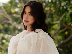 Berita artis: Jessica Iskandar sampaikan harapan atas pemberian nama anak keduanya, netizen ramai beri pujian kecantikannya usai melahirkan.  