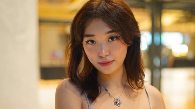 Berita artis: Livy Renata hebohkan publik dengan pernyataanya yang mengatakan bahwa puasa dapat membuat seseorang sakit perut dan menderita penyakit maag.