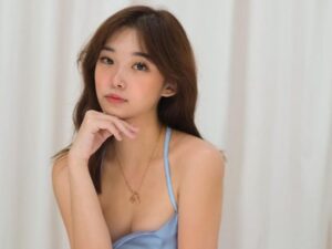 Berita artis: Livy Renata baru saja mengunggah foto seksi di laman instagram pribadinya yang langsung menuai berbagai komentar dari warganet.