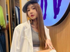 Berita artis: Lucinta Luna disebut mirip dengan artis Thailand Tangmo Nida, padahal ia operasi ingin mirip Lisa BlackPink.