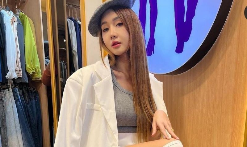 Berita artis: Lucinta Luna disebut mirip dengan artis Thailand Tangmo Nida, padahal ia operasi ingin mirip Lisa BlackPink.