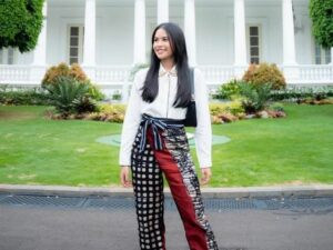 Berita artis: Artis cantik Maudy Ayunda ditunjuk menjadi juru bicara G20, hal itu pasalnya tidak sesuai dengan bidang Maudy sehingga dianggap sebagai gimmick?