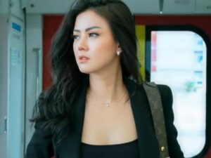 Berita artis: saat diterpa isu sebagai selingkuhan Raffi Ahmad, Nita Gunawan tulis kalimat I miss you yang diduga untuk Raffi.