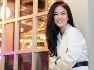Berita artis: Nita Gunawan curhat mengenai wajahnya yang tidak simetris. Kendati begitu, dirinya sangat bersyukur kepada Tuhan.