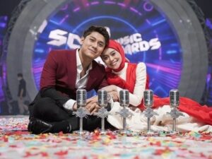 Berita artis: pasangan Leslar dengan tegas menjawab siap kembalikan uang Rp1 Miliar dari Stevan Richard jika diminta oleh pihak berwenang.