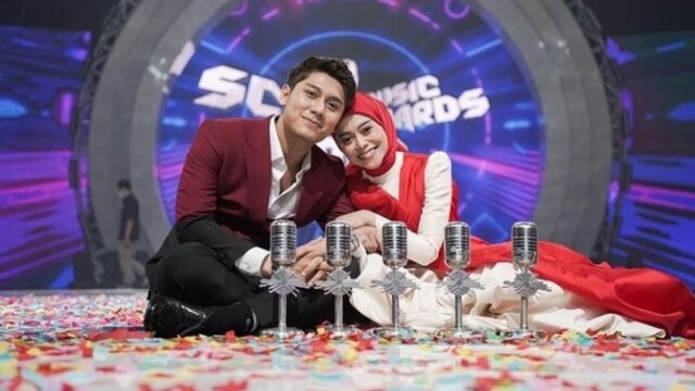 Berita artis: pasangan Leslar  dengan tegas menjawab siap kembalikan uang Rp1 Miliar dari Stevan Richard jika diminta oleh pihak berwenang.