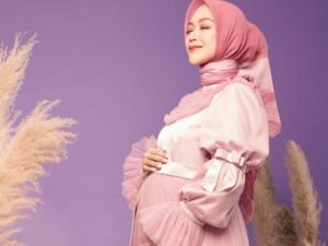 Berita artis: Ria Ricis unggah foto USG calon buah hatinya di akun Instagram, hidungnya mancung dan disebut mirip suami, Teuku Ryan.