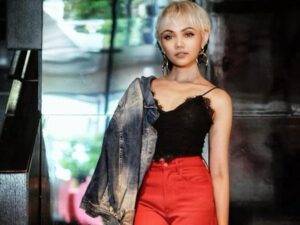 Berita artis: penampilan terbaru Rina Nose sukses mencuri perhatian warganet. Rina Nose dinilai terlihat lebih kurus dari sebelumnya.