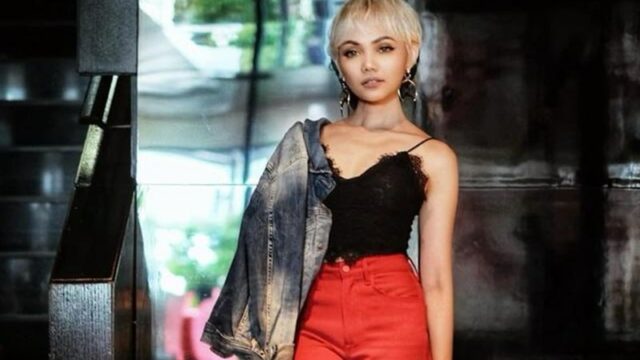 Berita artis: penampilan terbaru Rina Nose sukses mencuri perhatian warganet. Rina Nose dinilai terlihat lebih kurus dari sebelumnya.