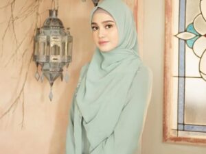 Berita artis: Syifa Hadju mengunggah foto baru di laman Instagram pribadinya yang memakain hijab, Syifa terlihat anggun dan cantik banget.
