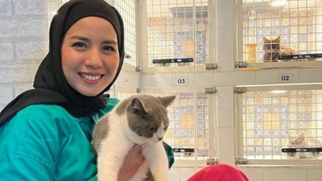 Berita artis: Tya Ariestya mendapat hidayah setelah pulang dari Bali hingga ia memutuskan untuk menutup auratnya dengan berjilbab.