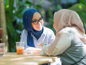 Berita Islam: Seorang muslim yang rajin ibadah tapi suka bergunjing, dan lisan yang menyakiti orang lain akan berdampak sia-sia