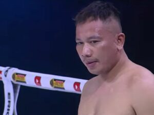 Berita artis: Vicky Prasetyo belum lama ini mengungkappak bahwa lututnya bergeser usai bertanding melawan Azka Corbuzier di atas ring.